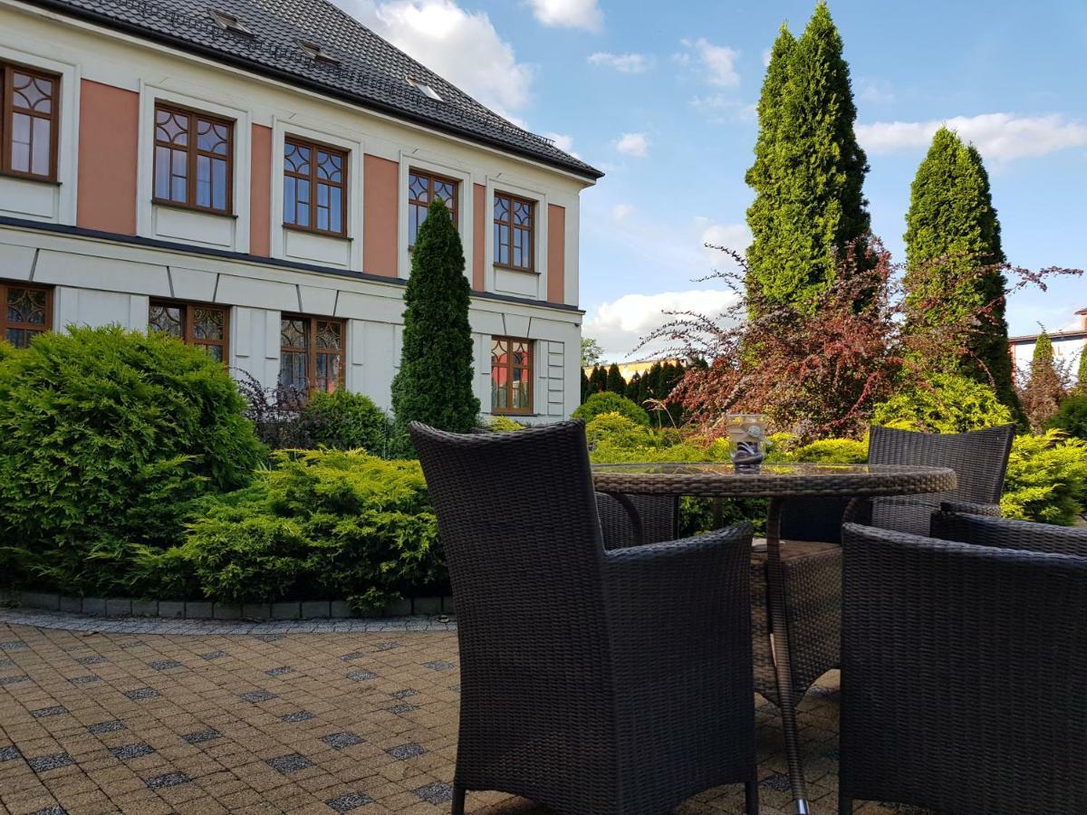 Rezydencja Pod Zegarem Trzebinia  Exteriör bild